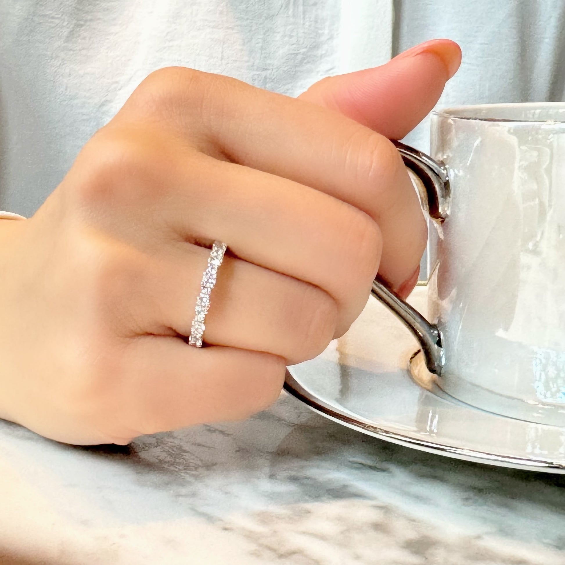 Jessica ハーフエタニティリング ラウンドブリリアントカットダイヤモンド 0.56カラット ダイヤモンド/ラボグロウンダイヤモンド 着画
