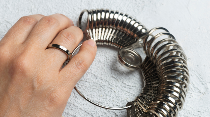 リングゲージ（指輪のサイズを測るもの）