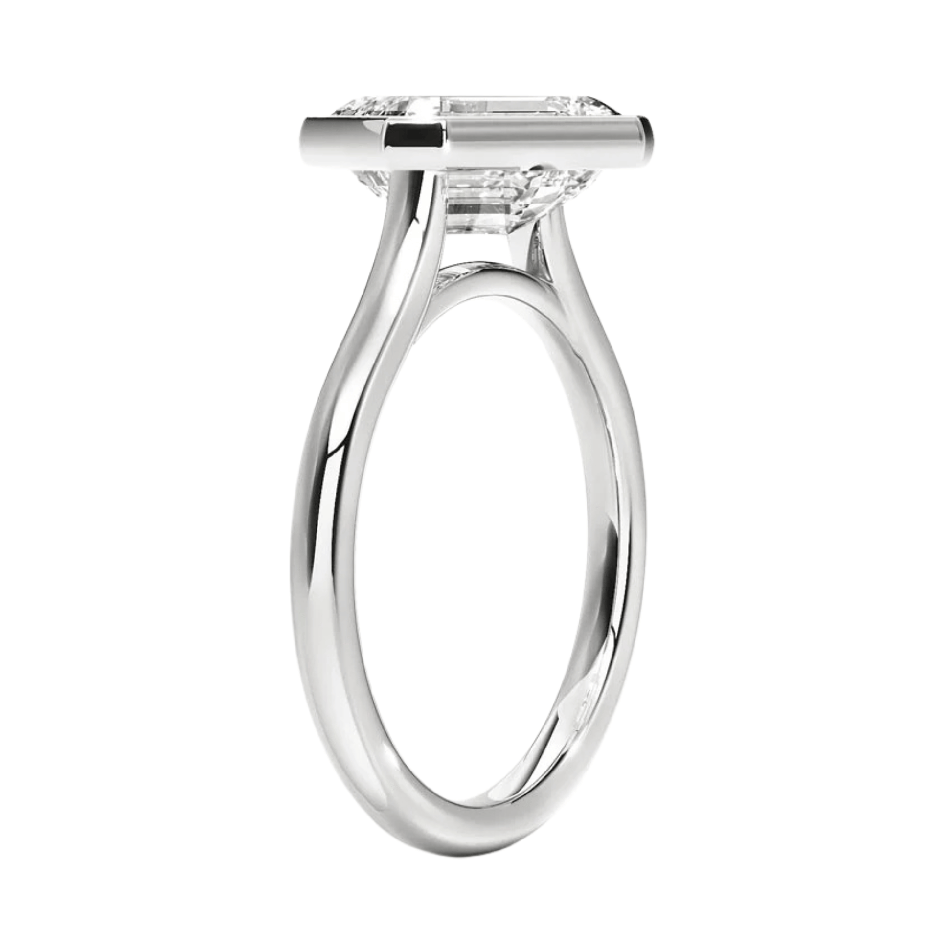 Carrie クッションカットEASTWESTセッティングベゼルリング | ラボグロウンダイヤモンド/ダイヤモンド 婚約指輪 縦斜めからの画像