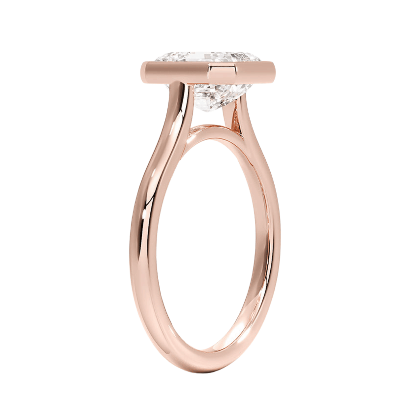 Mira アッシャーカット ベゼルリング | ラボグロウンダイヤモンド/ダイヤモンド 婚約指輪 ピンクゴールド 縦斜めからの画像
