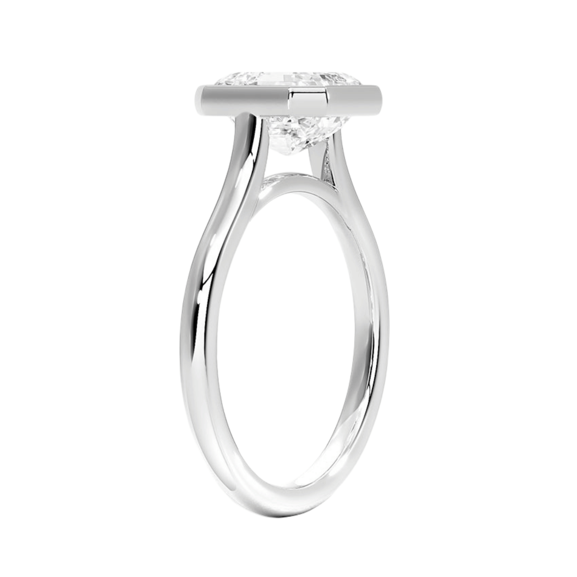 Mira アッシャーカット ベゼルリング | ラボグロウンダイヤモンド/ダイヤモンド 婚約指輪 縦斜めからの画像