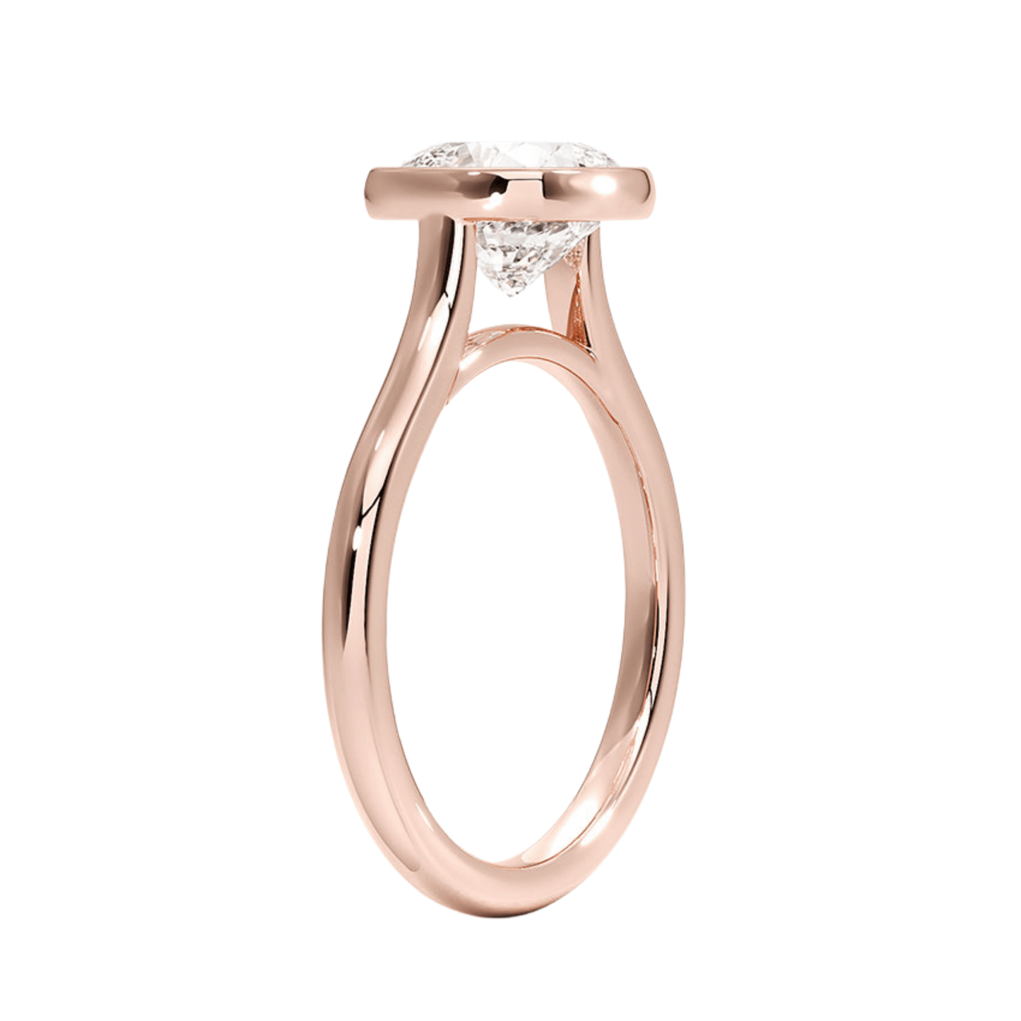 Mira クッションカット ベゼルリング | ラボグロウンダイヤモンド/ダイヤモンド 婚約指輪 ピンクゴールド 縦斜めからの画像