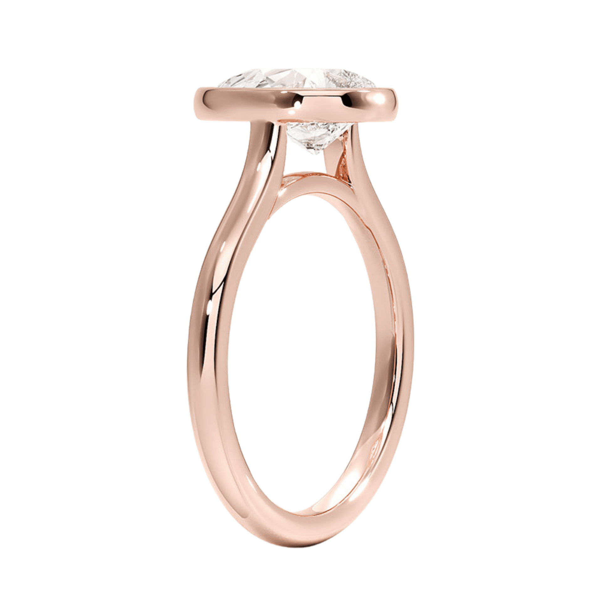 Mira ペアカット ベゼルリング | ラボグロウンダイヤモンド/ダイヤモンド 婚約指輪 ピンクゴールド 縦斜めからの画像