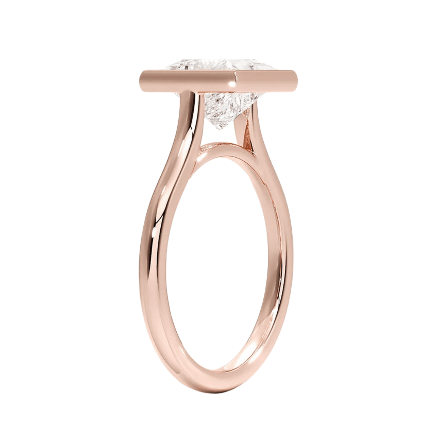 Mira プリンセスカット ベゼルリング ラボグロウンダイヤモンド/ダイヤモンド 婚約指輪 ピンクゴールド 縦斜めからの画像