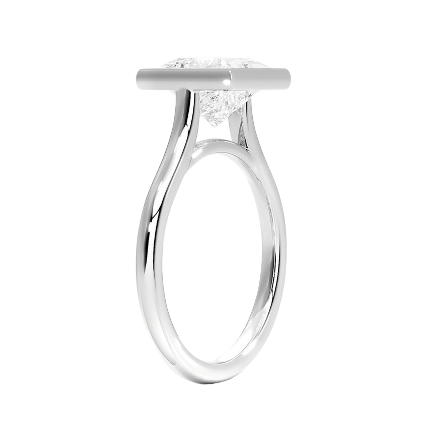 Mira プリンセスカット ベゼルリング| ラボグロウンダイヤモンド/ダイヤモンド 婚約指輪 縦斜めからの画像