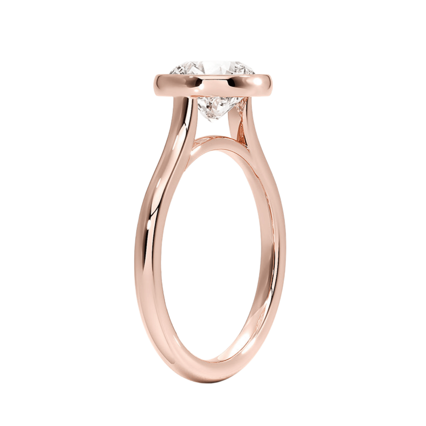 Miraラウンドカット ベゼルリング | ラボグロウンダイヤモンド/ダイヤモンド 婚約指輪 ピンクゴールド 縦斜めからの画像