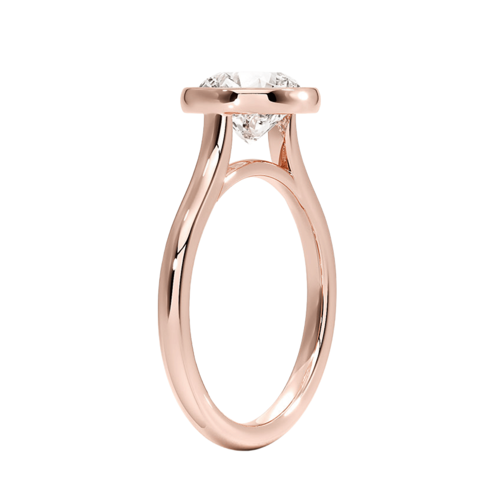 Miraラウンドカット ベゼルリング | ラボグロウンダイヤモンド/ダイヤモンド 婚約指輪 ピンクゴールド 縦斜めからの画像